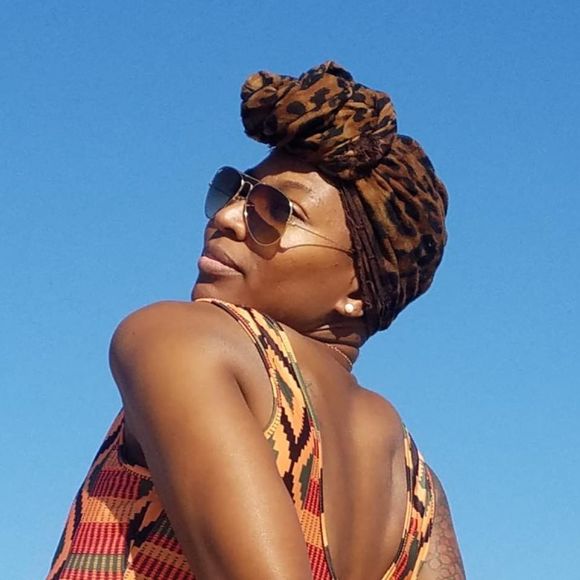 Meet your Posher, Britney - Picture 1 of 1